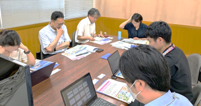 小会議室での討議の様子