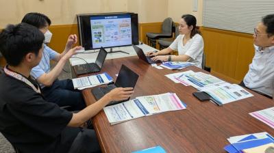 小会議室での討議の様子